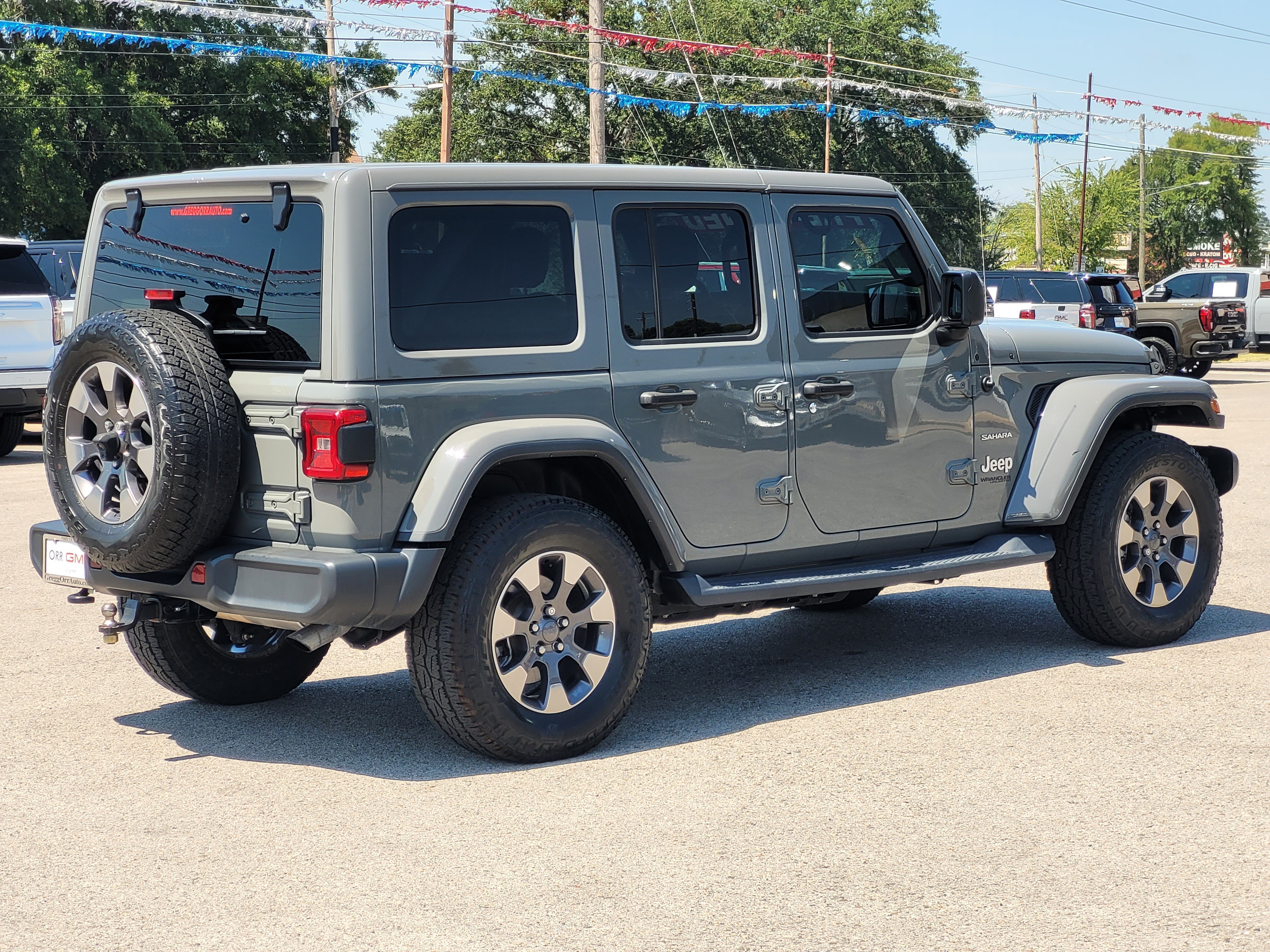 Used 2018 Jeep Wrangler Unlimited Sahara AWD/4WD image 4