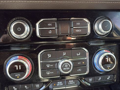 Used 2022 GMC Yukon Denali w/ Denali Ultimate Package AWD/4WD image 20