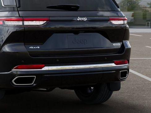 New 2025 Jeep Grand Cherokee Overland w/ Trailer Tow Package AWD/4WD image 13
