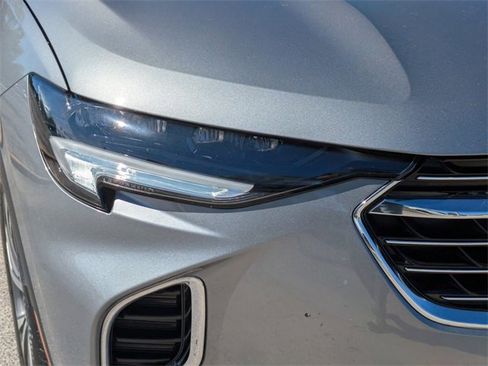 Used 2023 Buick Envision Essence image 9