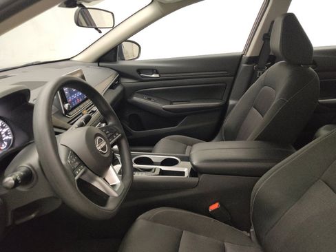 Used 2024 Nissan Altima 2.5 SV FWD image 17