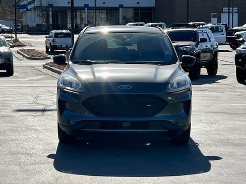 Used 2020 Ford Escape SE Sport image 9