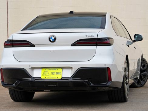 Used 2023 BMW 740i w/ Parking Assistance Package RWD image 5