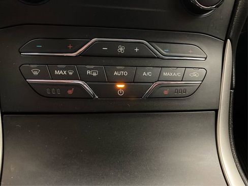 Used 2020 Ford Edge SEL image 31