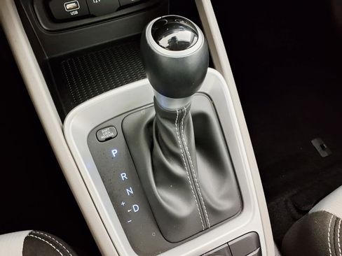 Certified 2025 Hyundai Venue SEL FWD image 21