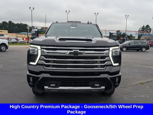 Used 2025 Chevrolet Silverado 3500 High Country w/ High Country Premium Package AWD/4WD image 2