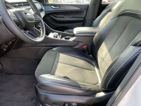 Used 2024 Jeep Grand Cherokee Altitude image 14