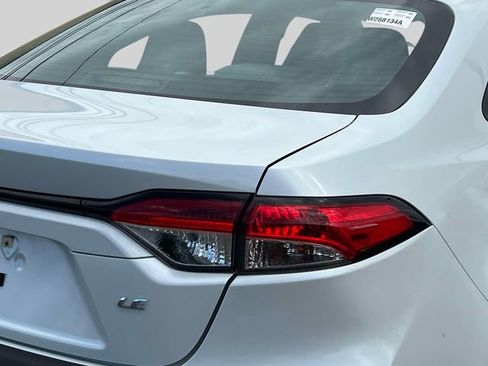 Used 2022 Toyota Corolla LE image 12