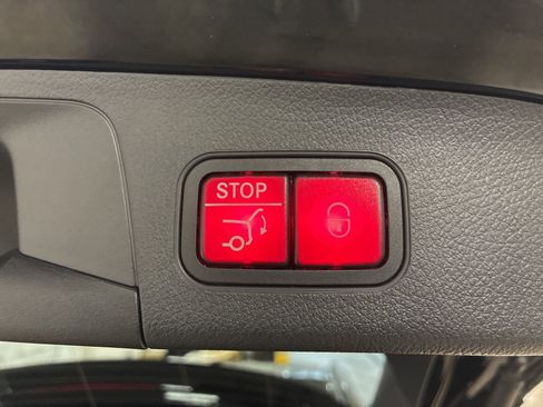 Used 2025 Mercedes-Benz GLA 250 4MATIC image 25