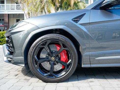 Used 2019 Lamborghini Urus AWD/4WD image 13