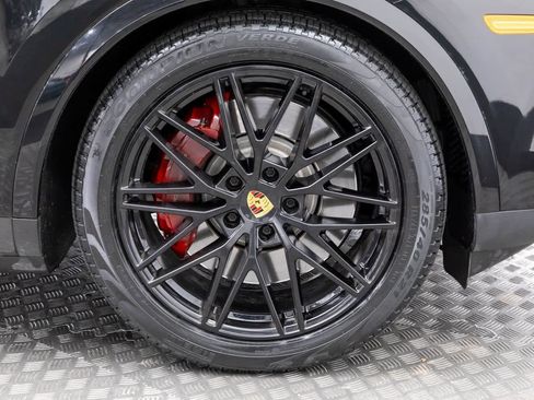 Used 2024 Porsche Cayenne S image 60