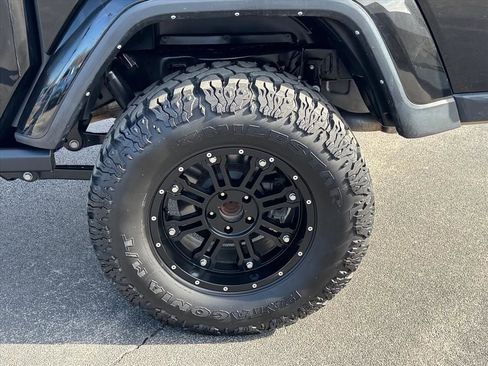 Used 2022 Jeep Gladiator Overland w/ Trailer Tow Package image 15