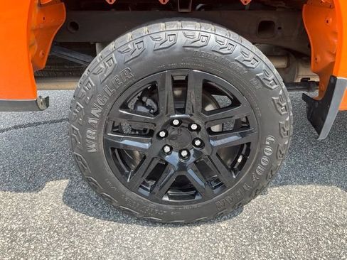 Used 2022 Chevrolet Silverado 1500 LT Trail Boss w/ LPO, Dark Essentials Package AWD/4WD image 24