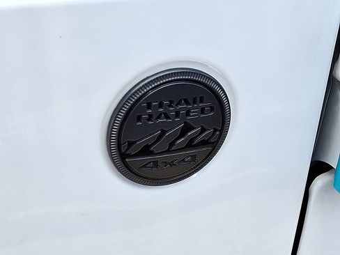 Used 2024 Jeep Gladiator Sport AWD/4WD image 11