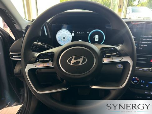 Used 2024 Hyundai Elantra SEL FWD image 13