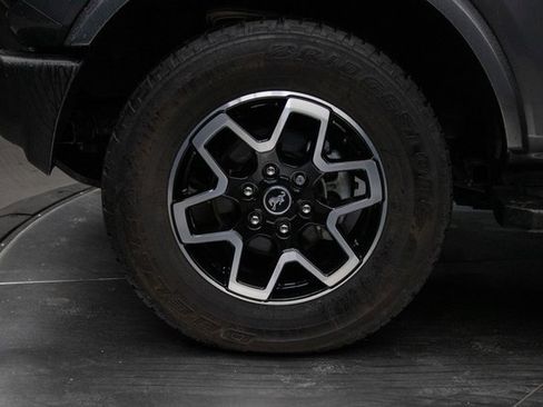Used 2023 Ford Bronco Outer Banks image 8