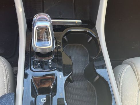 Certified 2023 Volvo XC40 B5 Ultimate w/ Protection Package Premier image 13