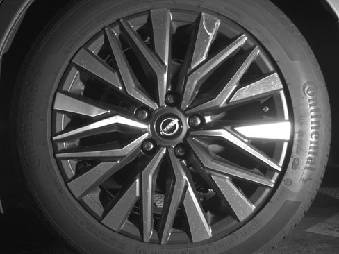 Used 2025 Nissan Altima 2.5 SV FWD image 14