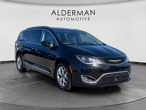 Used 2018 Chrysler Pacifica Touring-L Plus w/ Advanced Safetytec Group FWD image 7