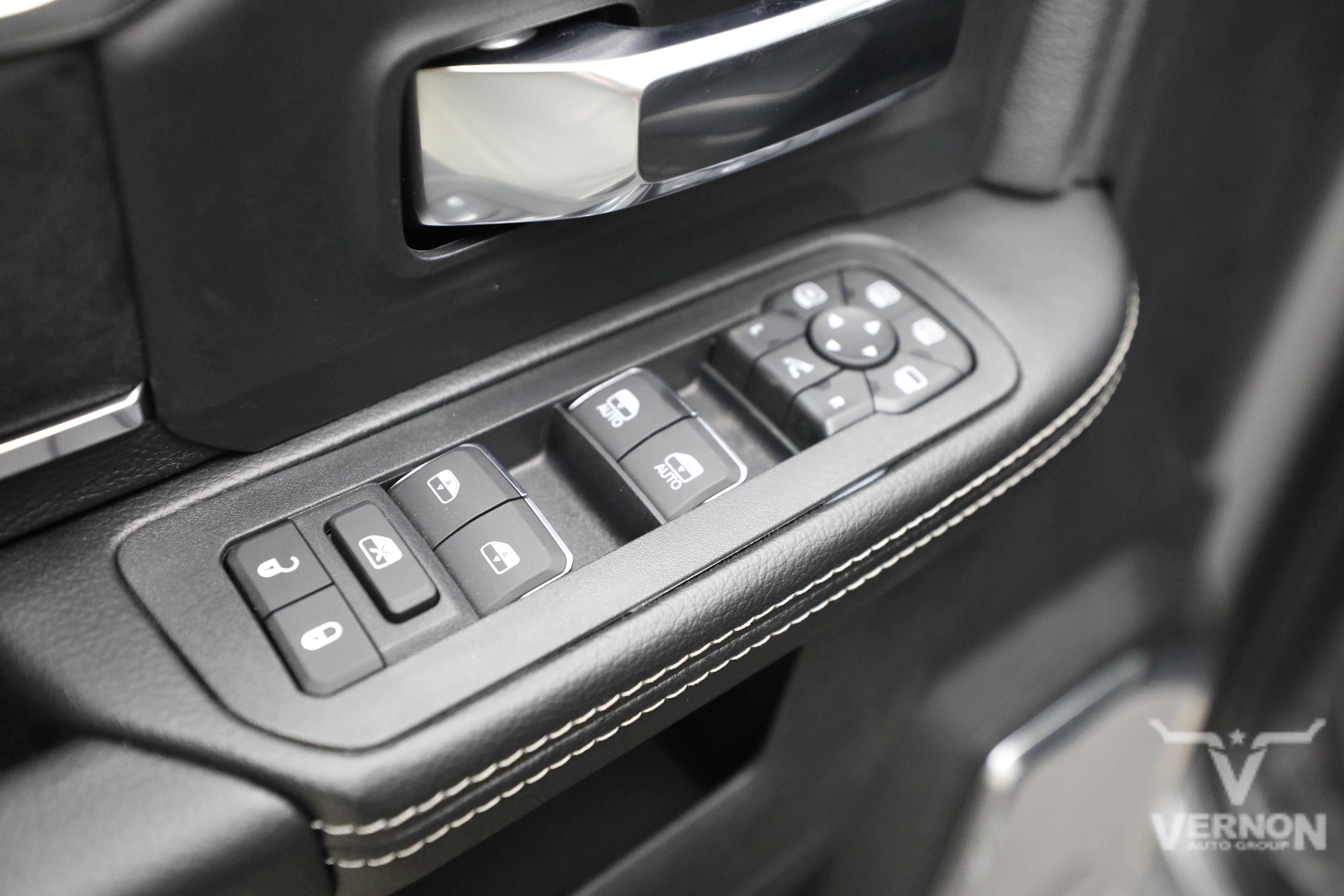 New 2026 RAM 3500 Laramie AWD/4WD image 17