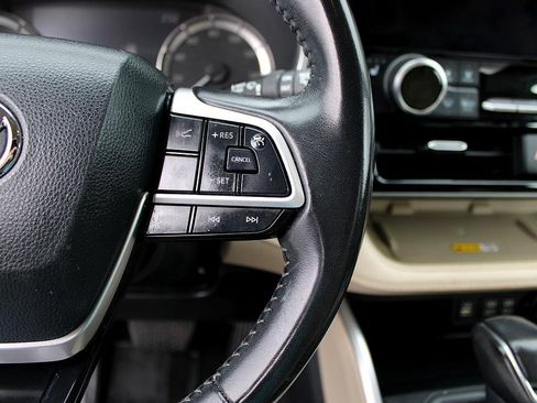 Used 2023 Toyota Highlander L image 20