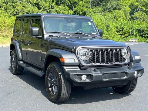 Used 2024 Jeep Wrangler Sport S image 7