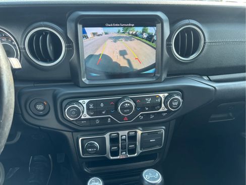 Used 2018 Jeep Wrangler Unlimited Sahara w/ Dual Top Group AWD/4WD image 31