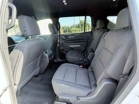Used 2025 Chevrolet Traverse LT FWD image 27