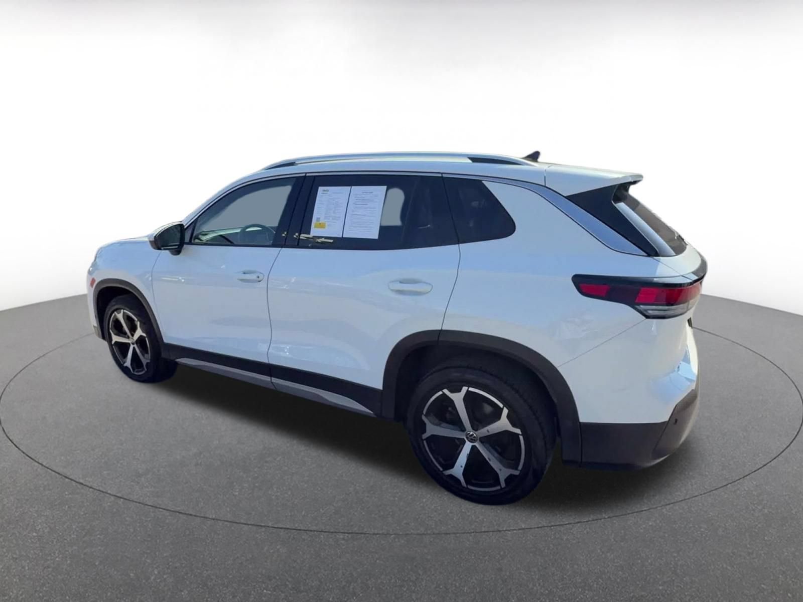 Used 2026 Volkswagen Tiguan SE AWD/4WD image 9
