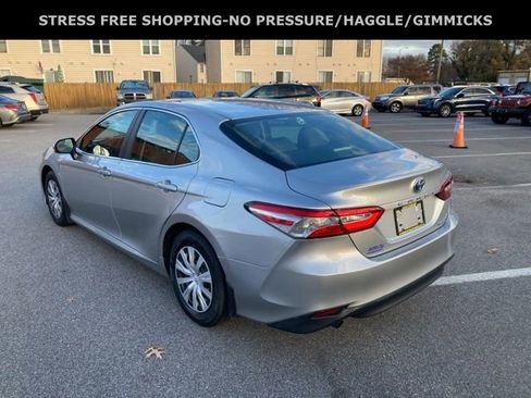 Used 2018 Toyota Camry LE image 5