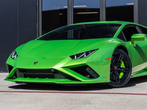 Used 2022 Lamborghini Huracan EVO image 3