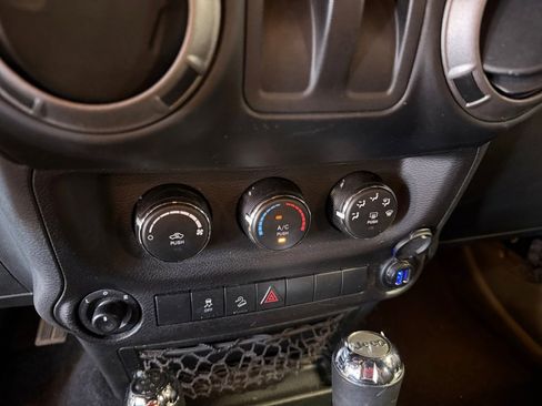 Used 2018 Jeep Wrangler Sport image 22