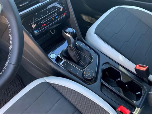 New 2026 Volkswagen Taos SE AWD/4WD image 7