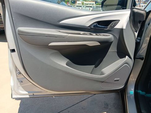 Used 2018 Chevrolet Bolt Premier w/ Driver Confidence II Package FWD image 10