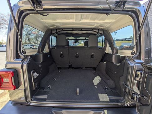 Used 2025 Jeep Wrangler Unlimited Rubicon w/ Convenience Group image 25