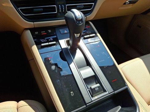 Used 2024 Porsche Macan image 18