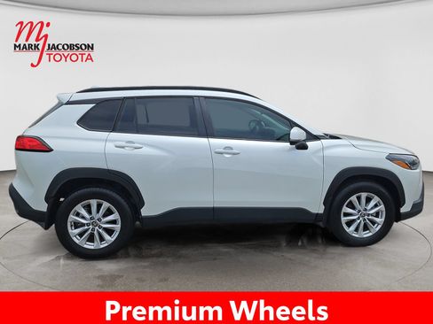 Used 2024 Toyota Corolla Cross LE w/ Moonroof Package FWD image 7