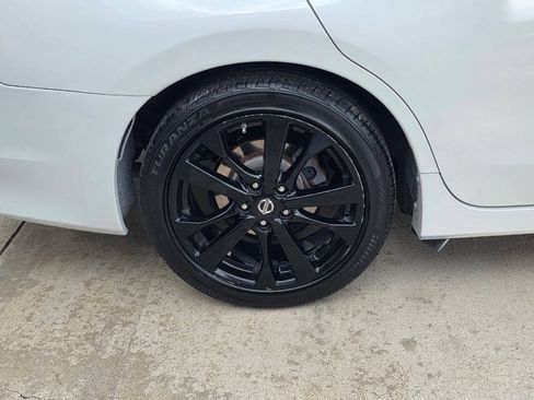 Used 2018 Nissan Altima 2.5 SR w/ SR Midnight Edition FWD image 9