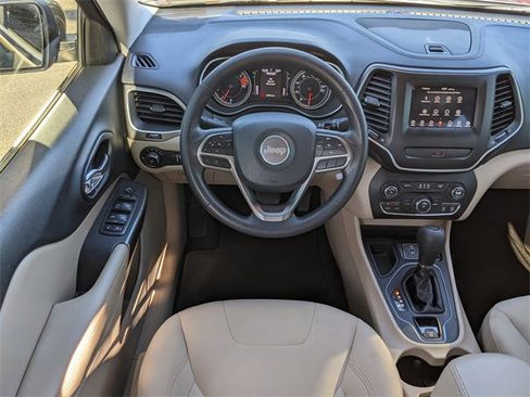 Certified 2019 Jeep Cherokee Latitude w/ Popular Appearance Group image 13