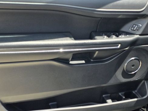 Used 2024 Ford Expedition XLT RWD image 17