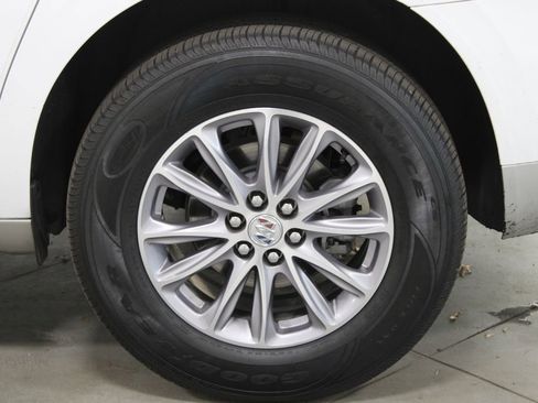 Used 2024 Buick Enclave Essence w/ Technology Package image 17