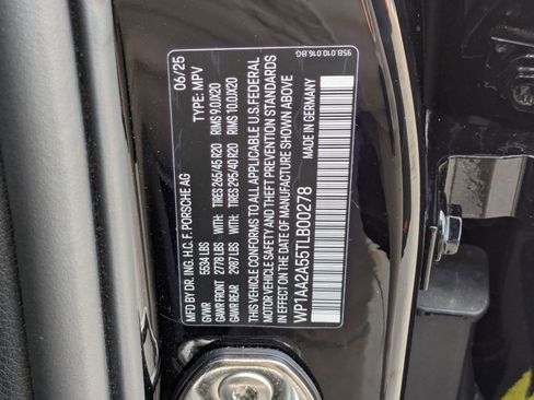 Certified 2026 Porsche Macan AWD/4WD image 30