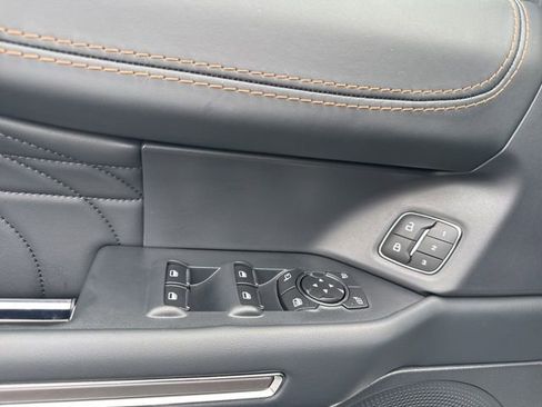 Used 2024 Ford Expedition Max Platinum AWD/4WD image 6
