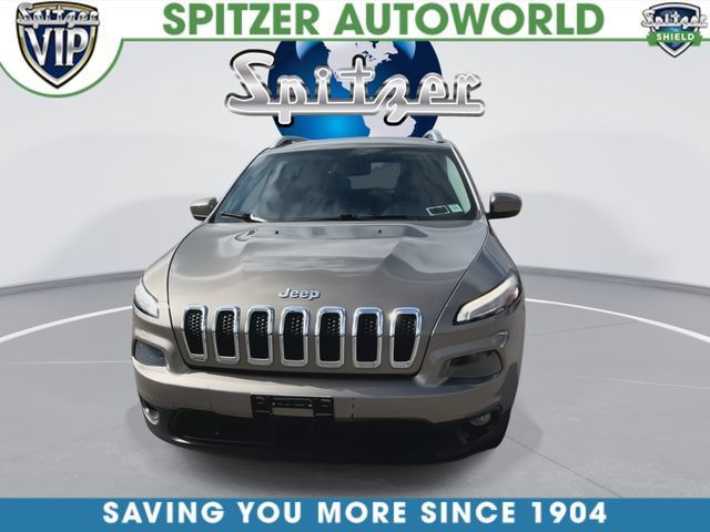 Used 2016 Jeep Cherokee Latitude w/ Cold Weather Group AWD/4WD image 3