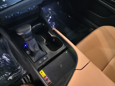 Certified 2025 Lexus ES 300h w/ Premium Package image 25