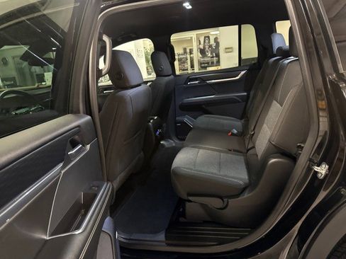 Used 2025 GMC Acadia Elevation image 24