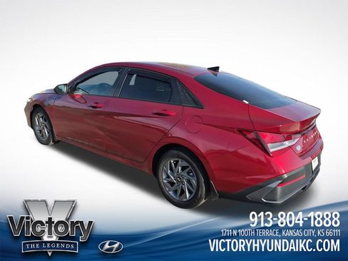 Used 2024 Hyundai Elantra SEL FWD image 3