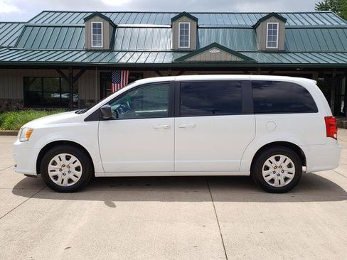 Used 2018 Dodge Grand Caravan SE w/ UConnect Hands-Free Group FWD image 2