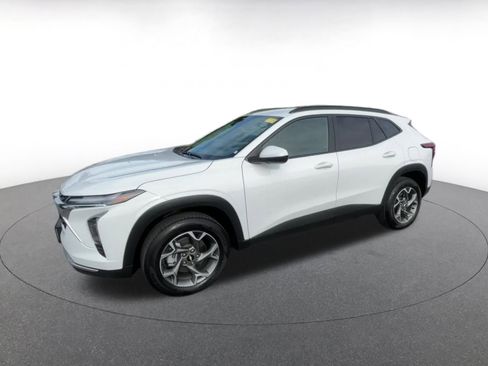 Used 2025 Chevrolet Trax LT image 8