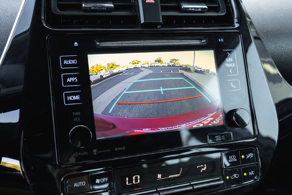 Used 2018 Toyota Prius Three Touring FWD image 17